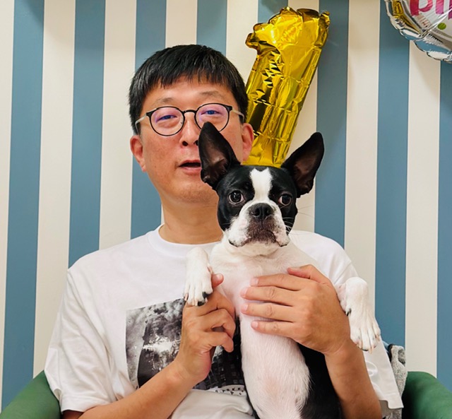 代表の石田順一と愛犬